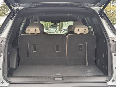 Used 2023 Chevrolet Traverse LT FWD image 14