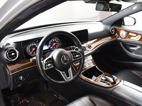 Used 2019 Mercedes-Benz E 300 4MATIC image 12