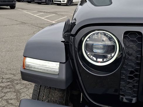 Used 2022 Jeep Gladiator Sport image 12