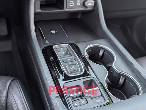 Used 2025 Honda Pilot Black Edition image 27