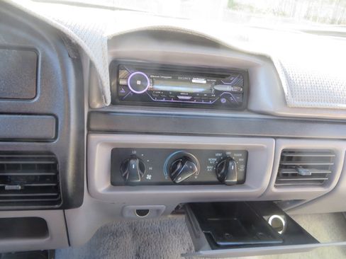 Used 1996 Ford F250 XLT image 19