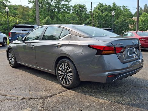 Used 2025 Nissan Altima 2.5 SV FWD image 6