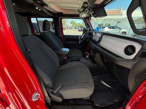 Used 2025 Jeep Wrangler Unlimited Sport AWD/4WD image 25
