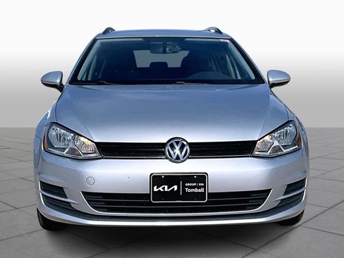 Used 2017 Volkswagen Golf S image 3