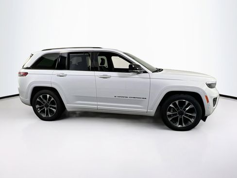 Used 2022 Jeep Grand Cherokee Overland w/ Luxury Tech Group IV AWD/4WD image 4