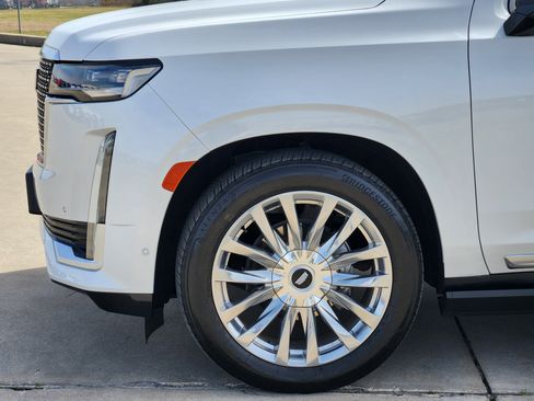 Certified 2024 Cadillac Escalade Premium Luxury w/ Performance Package image 8