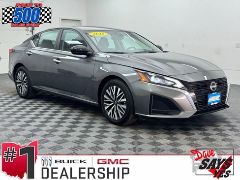 Used 2025 Nissan Altima 2.5 SV FWD image 1