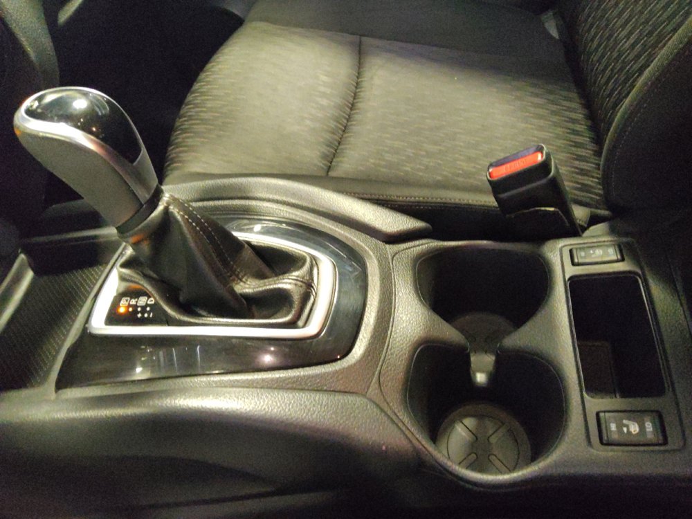 Used 2020 Nissan Rogue SV FWD image 26
