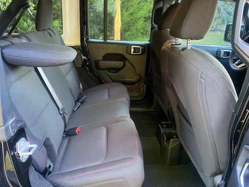 Used 2023 Jeep Wrangler Unlimited Rubicon AWD/4WD image 36