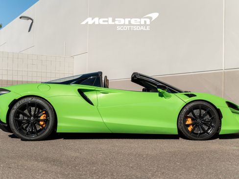 Used 2025 McLaren Artura Spider image 8