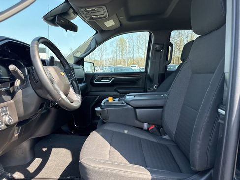 Used 2025 Chevrolet Silverado 1500 LT image 9
