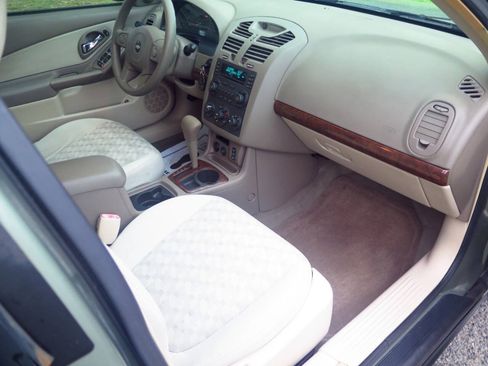 Used 2005 Chevrolet Malibu LS w/ Preferred Equipment Group FWD image 19