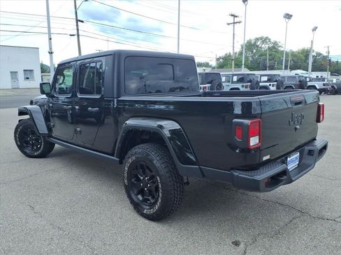 Used 2022 Jeep Gladiator Sport AWD/4WD image 6
