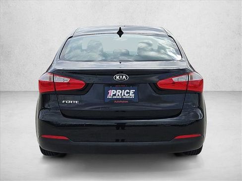 Used 2016 Kia Forte LX image 7