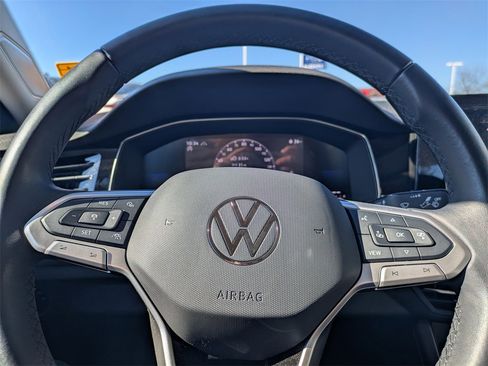 Used 2025 Volkswagen Jetta SE image 26