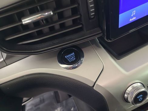 Used 2022 Ford Explorer XLT image 14