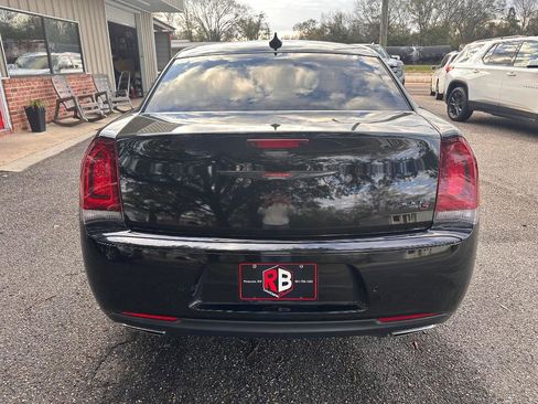 Used 2021 Chrysler 300 S image 9