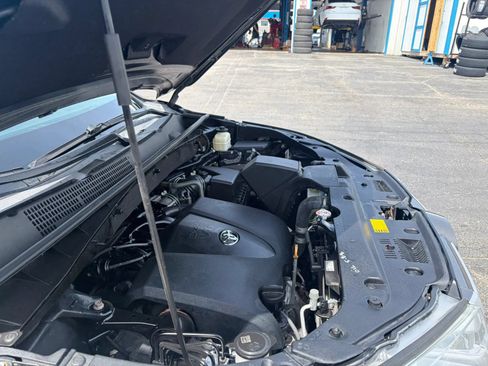 Used 2019 Toyota Highlander XLE AWD/4WD image 11