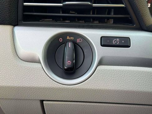 Used 2022 Volkswagen Passat 2.0T SE image 19