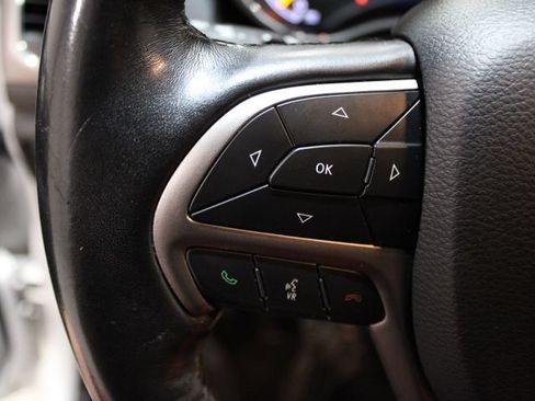 Used 2019 Jeep Grand Cherokee Altitude AWD/4WD image 34