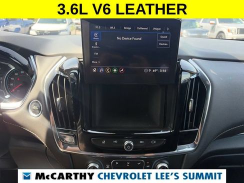 Used 2023 Chevrolet Traverse LT FWD image 7