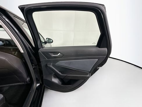 Used 2025 Volkswagen Jetta SE image 31