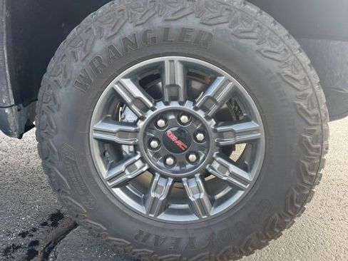 Certified 2025 GMC Sierra 1500 AT4X image 5