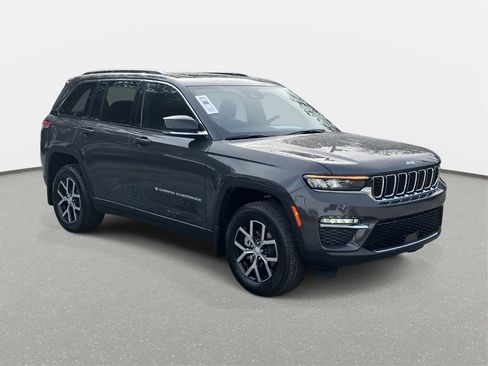 New 2025 Jeep Grand Cherokee Limited image 3