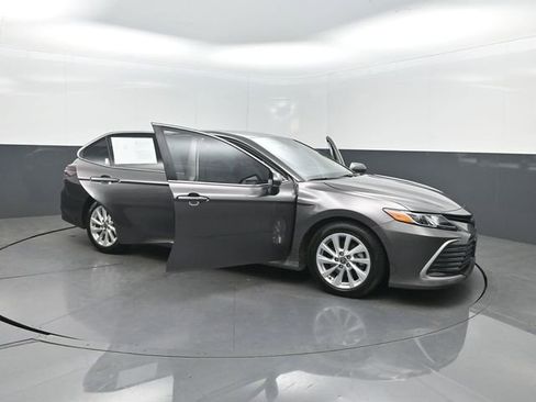 Used 2023 Toyota Camry LE image 39