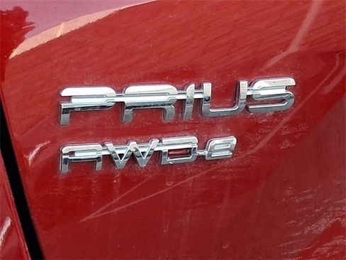 Used 2020 Toyota Prius XLE w/ Advanced Technology Package image 30