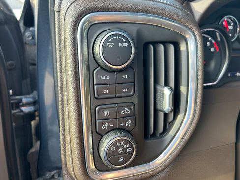Used 2022 Chevrolet Silverado 1500 LTZ AWD/4WD image 19