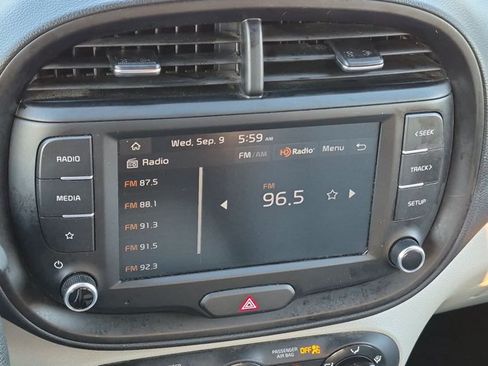 Used 2025 Kia Soul LX FWD image 14