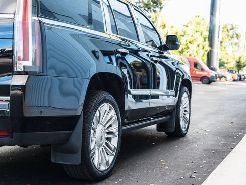 Used 2018 Cadillac Escalade Platinum RWD image 9