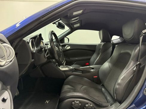 Used 2020 Nissan 370Z Touring Sport image 10