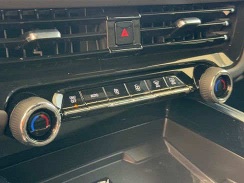 Used 2025 Chevrolet Tahoe High Country AWD/4WD image 22