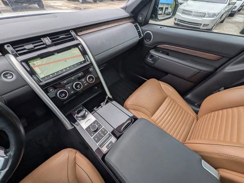 Used 2018 Land Rover Discovery HSE AWD/4WD image 15