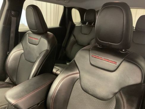 Used 2020 Jeep Cherokee Trailhawk w/ Cold Weather Group AWD/4WD image 9