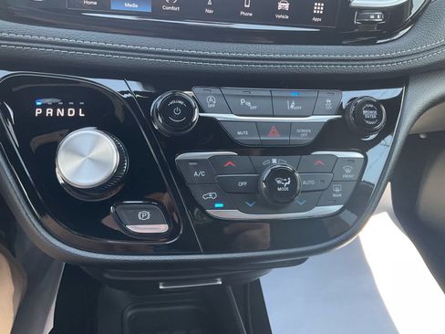 New 2027 Chrysler Pacifica Select w/ Family Tech Group FWD image 12