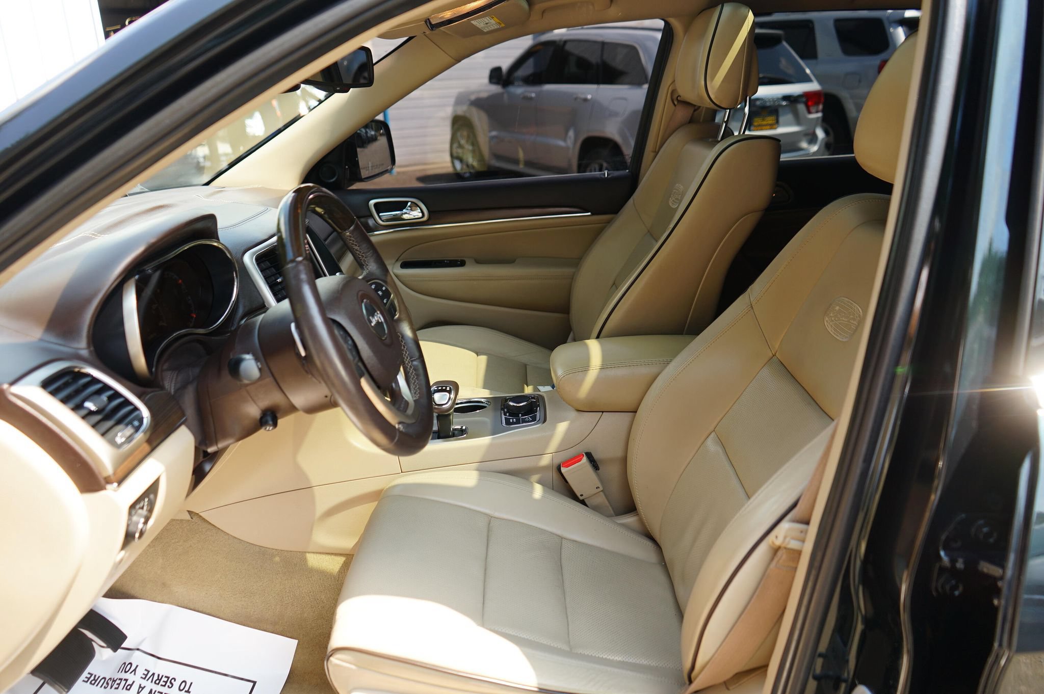 Used 2014 Jeep Grand Cherokee Overland AWD/4WD image 11