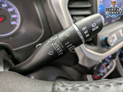 Used 2021 GMC Acadia SLT w/ Premium Package image 18