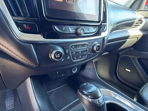 Used 2019 Chevrolet Traverse RS FWD image 14