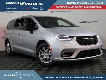 New 2026 Chrysler Pacifica Select