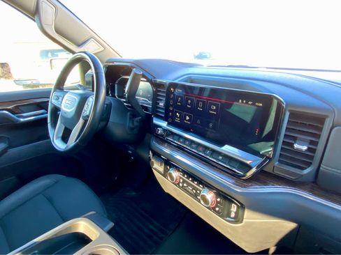 Used 2023 GMC Sierra 1500 Elevation image 40