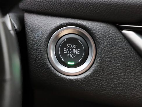 Used 2025 Cadillac XT4 Premium Luxury image 32