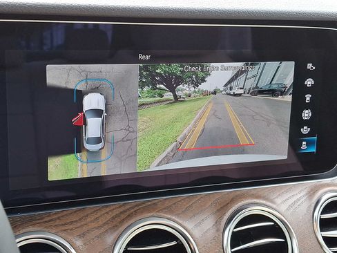Used 2023 Mercedes-Benz E 350 4MATIC Sedan image 15