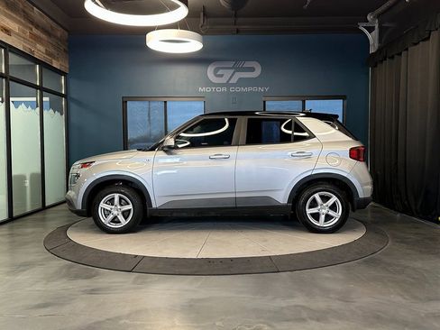 Used 2021 Hyundai Venue SE FWD image 6