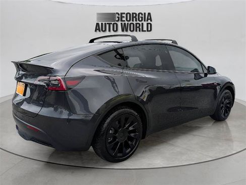 Used 2024 Tesla Model Y 2WD image 9