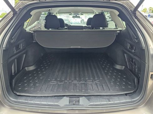 Used 2024 Subaru Outback Premium AWD/4WD image 15