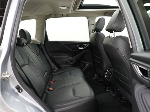 Used 2019 Subaru Forester Limited AWD/4WD image 12