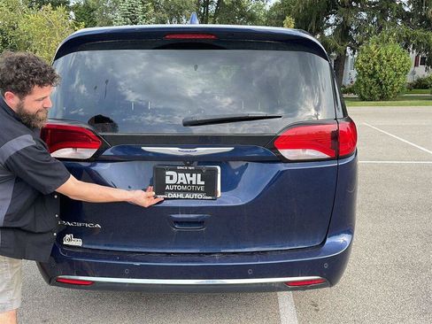 Used 2019 Chrysler Pacifica Touring Plus w/ Advanced Safetytec Group FWD image 13